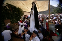 Especial / Viernes Santo en San Cristóbal / Habitantes del Barrio de Mexicanos y  en la comunidad San Felipe Ecatepec en la ciudad de San Cristóbal de las Casas realizan las representaciones tradicionales de Cristo en la Cruz, esta tarde en la zona altos 