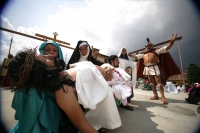 Especial / Viernes Santo en San Cristóbal / Habitantes del Barrio de Mexicano y  en la comunidad San Felipe Ecatepec en la ciudad de San Cristóbal de las Casas realizan las representaciones tradicionales de Cristo en la Cruz, esta tarde en la zona altos d