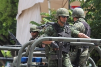 Jueves 25 de agosto. Vigilancia en el congreso local.