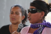 Migrantes secuestrados, golpeados y violados en territorio mexicano dan su testimonio en la ciudad de Tapachula esta tarde durante la Caravana Paso a Paso para la Paz.