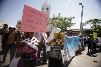 Jueves 25 de noviembre. Mujeres de diferentes organizaciones y regiones de Chiapas, marchan esta mañana desde la ciudad de San Cristóbal hacia la ciudad de Tuxtla Gutiérrez donde se manifiestan en las diferentes avenidas de esta ciudad, así como en las in