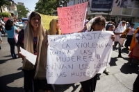 Jueves 25 de noviembre. Mujeres de diferentes organizaciones y regiones de Chiapas, marchan esta mañana desde la ciudad de San Cristóbal hacia la ciudad de Tuxtla Gutiérrez donde se manifiestan en las diferentes avenidas de esta ciudad, así como en las in