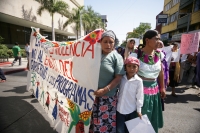 Jueves 25 de noviembre. Mujeres de diferentes organizaciones y regiones de Chiapas, marchan esta mañana desde la ciudad de San Cristóbal hacia la ciudad de Tuxtla Gutiérrez donde se manifiestan en las diferentes avenidas de esta ciudad, así como en las in