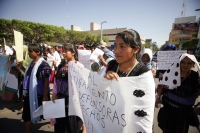 Jueves 25 de noviembre. Mujeres de diferentes organizaciones y regiones de Chiapas, marchan esta mañana desde la ciudad de San Cristóbal hacia la ciudad de Tuxtla Gutiérrez donde se manifiestan en las diferentes avenidas de esta ciudad, así como en las in
