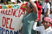 Jueves 25 de noviembre. Mujeres de diferentes organizaciones y regiones de Chiapas, marchan esta mañana desde la ciudad de San Cristóbal hacia la ciudad de Tuxtla Gutiérrez donde se manifiestan en las diferentes avenidas de esta ciudad, así como en las in