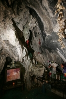 Miércoles 8 de diciembre. (Los sueños de piedra). Ubicado a dos kilómetros de la comunidad Cruztón por un camino de terracería se puede llegar a la Hermita a la Virgen de Guadalupe donde se puede observar dentro de este centro ceremonial la figura que los