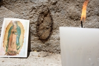 Miércoles 19 de marzo del 2014. Tuxtla Gutiérrez. Vecinos de la colonia Chapultepec descubren una pequeña imagen en donde creen reconocer la silueta de la Virgen María.