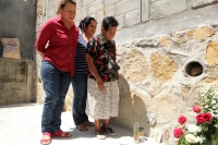 Miércoles 19 de marzo del 2014. Tuxtla Gutiérrez. Vecinos de la colonia Chapultepec descubren una pequeña imagen en donde creen reconocer la silueta de la Virgen María.