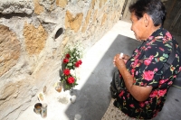 Miércoles 19 de marzo del 2014. Tuxtla Gutiérrez. Vecinos de la colonia Chapultepec descubren una pequeña imagen en donde creen reconocer la silueta de la Virgen María.