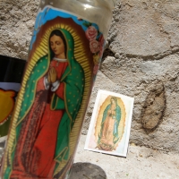 Miércoles 19 de marzo del 2014. Tuxtla Gutiérrez. Vecinos de la colonia Chapultepec descubren una pequeña imagen en donde creen reconocer la silueta de la Virgen María.