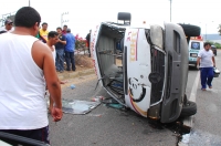 Domingo 27 de febrero. Ochos personas, entre ellas dos menores de edad, resultaron lesionadas en una aparatosa volcadura suscitada en el kilómetro 8+500 de la carretera Tuxtla Gutiérrez-Chiapa de Corzo a unos metros de la zona de tolerancia. Los heridos f