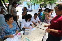 Domingo 27 de marzo. Los aspirantes a ser beneficiados por el Programa Chiapas Solidario esperan ser votados por los miembros de cada barrio de la ciudad de Tuxtla Gutiérrez, donde las asambleas realizan el ejercicio para que cada colonia sea quien asigne