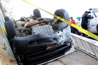 Gutiérrez/Un accidente de tráfico ocurre en este momento en las cercanías del puente Chiapa de Corzo donde se ve involucrada una camioneta que pierde el control y se estrella en el muro de contención