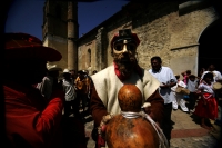 Especial domingo 14 de febrero. Las fiestas del Carnaval de los indígenas Zoques de de la depresión central de Chiapas, se realiza con algarabía y danzas tradicionales como sucede este día en la comunidad Copainala donde se lleva a cabo la Danza del Weya-
