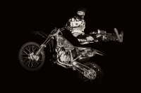 Domingo 24 de octubre. Especial de motos. Los motociclistas extremos presentan el espectáculo X-Pilots y de Free Style Moto Show la noche de este sábado en el autodromo Chiapas.