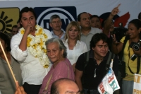 Yassir y Chachita se encuentran con sus seguidores esta tarde en el Parque de la Marimba donde festejan que son registrados como pre-candidatos por la coalición de los partidos políticos.
