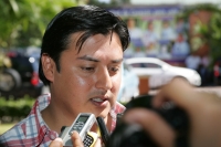 Jueves 25 de noviembre. Set Yassir Vázquez, presidente electo de Tuxtla Gutiérrez, empieza a aparecer en publico en algunos eventos sociales y reuniones de colaboradores como en esta mañana que fue entrevistado por los medios de comunicación en un conocid