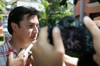 Jueves 25 de noviembre. Set Yassir Vázquez, presidente electo de Tuxtla Gutiérrez, empieza a aparecer en publico en algunos eventos sociales y reuniones de colaboradores como en esta mañana que fue entrevistado por los medios de comunicación en un conocid
