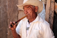Miércoles 14 de febrero del 2018. Ocosocuautla de Espinoza. Los asistentes a los diferentes Cohuinas o Casas de Fiesta reciben a la manera de bautizo el agua de cal perfumada al término de los festejos del Carnaval Zoque Coiteco en su equivalente prehis