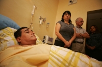 Saúl Martínez, líder de la CTM se encuentra hospitalizado en esta ciudad y habla a los medios de comunicación sobre el estado en que se encuentran los contratos de las obras del Nuevo Poblado Juan del Grijalva y pide a las autoridades que las obras sean c