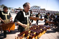 Jueves 30 de diciembre.  Las cenizas del Marimbista Zeferino Nandayapa reciben el homenaje de su pueblo Chiapa de Corzo donde recorre las calles y son saludadas desde la plaza de armas por parte de las autoridades tradicionales y personajes distinguidos d