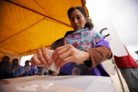 Continúan en calma la participación de los pueblos indígenas de la zona altos del estado, en la comunidad Nachig del municipio de Zinacantan se observa una fuerte participación de las mujeres mientras que elementos de la policía estatal refuerzan el trans