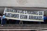Martes 27 de julio. Indígenas tsotsiles de la comunidad Nachig del municipio de Zinacantan se manifiestan este medio día en la plaza central de Tuxtla, para exigir la liberación de las personas de filiación del PRD detenidos durante los hechos violentos e