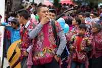 Jueves 10 de agosto del 2017. San Lorenzo Zinacatan. La comunidad de Zinacantan celebra las fiestas patronales durante los días de esta semana con ritos tradicionales y festividades religiosas que llenan la plaza de esta localidad con colores y estruendos