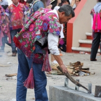 Jueves 10 de agosto del 2017. San Lorenzo Zinacatan. La comunidad de Zinacantan celebra las fiestas patronales durante los dÃas de esta semana con ritos tradicionales y festividades religiosas que llenan la plaza de esta localidad con colores y estruendos Jueves 10 de agosto del 2017. San Lorenzo Zinacatan. La comunidad de Zinacantan celebra las fiestas patronales durante los dÃas de esta semana con ritos tradicionales y festividades religiosas que llenan la plaza de esta localidad con colores y estruendos