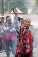 Jueves 10 de agosto del 2017. San Lorenzo Zinacatan. La comunidad de Zinacantan celebra las fiestas patronales durante los días de esta semana con ritos tradicionales y festividades religiosas que llenan la plaza de esta localidad con colores y estruendos