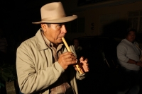 Lunes 24 de diciembre del 2012. Tuxtla Gutiérrez, Chiapas. La priostería Zoque visita las diferentes casas de sus miembros durante la velada de esta navidad bailando las danzas del Belén Zoque para terminar en el altar de la ermita del Cerrito.