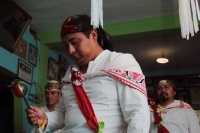Domingo 31 de diciembre del 2017. Tuxtla Gutiérrez. El recorrido de los pastores Zoques visitando la casa de las madrinas acompaña el fin del año viejo.