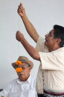 Martes 25 de octubre del 2016. Tuxtla Gutiérrez. Flor de cempasúchil o musajoyo. La ermita del Cerrito es adornada con flores de cempasúchil o musajoyo, ofrenda que es arreglada delicadamente por los maestros tradicionales de la comunida zoque