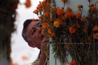 Martes 25 de octubre del 2016. Tuxtla Gutiérrez. Flor de cempasúchil o musajoyo. La ermita del Cerrito es adornada con flores de cempasúchil o musajoyo, ofrenda que es arreglada delicadamente por los maestros tradicionales de la comunida zoque