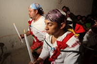 Sábado 22 de diciembre del 2012. Tuxtla Gutiérrez, Chiapas. La tradición de la Danza del Belén Zoque es realizada por esta comunidad tuxtleca durante esta noche en la colonia popular La Shanka en el Norte de la capital de Chiapas.