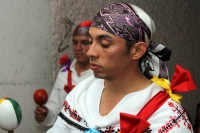 Sábado 22 de diciembre del 2012. Tuxtla Gutiérrez, Chiapas. La tradición de la Danza del Belén Zoque es realizada por esta comunidad tuxtleca durante esta noche en la colonia popular La Shanka en el Norte de la capital de Chiapas.