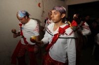 Sábado 22 de diciembre del 2012. Tuxtla Gutiérrez, Chiapas. La tradición de la Danza del Belén Zoque es realizada por esta comunidad tuxtleca durante esta noche en la colonia popular La Shanka en el Norte de la capital de Chiapas.