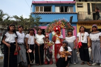 Jueves 18 de febrero del 2016. Tuxtla Gutiérrez. “La bajada  de las vírgenes de Copoya” es una de las tradiciones que perdura gracias a la resistencia cultural  de la comunidad indígena zoque quienes mantienen el recorrido durante 45 días visitando los ho