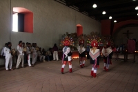 Miércoles 10 de agosto del 2016. San Juan Cancuc. Los danzantes de la comunidad Zoque bailan como invitados especiales durante las celebraciones patronales de San Lorenzo en esta comunidad de la etnia tsental.