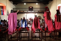 Miércoles 10 de agosto del 2016. San Juan Cancuc. Los danzantes de la comunidad Zoque bailan como invitados especiales durante las celebraciones patronales de San Lorenzo en esta comunidad de la etnia tsental.