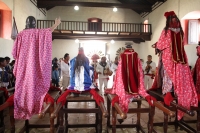 Miércoles 10 de agosto del 2016. San Juan Cancuc. Los danzantes de la comunidad Zoque bailan como invitados especiales durante las celebraciones patronales de San Lorenzo en esta comunidad de la etnia tsental.