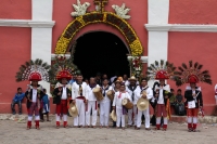 Miércoles 10 de agosto del 2016. San Juan Cancuc. Los danzantes de la comunidad Zoque bailan como invitados especiales durante las celebraciones patronales de San Lorenzo en esta comunidad de la etnia tsental.