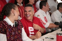 20240314. Tuxtla. Alejandro Moreno Cárdenas, dirigente nacional del PRI en conferencia de prensa acompaña a Olga Luz Espinoza Morales quien hoy recibe su nombramiento como candidata por la gubernatura de Chiapas