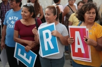 20230320. Tuxtla. Olga Luz Espinosa Morales recibe su constancia de inscripción al proceso electoral para buscar la candidatura de Chiapas por los partidos PAN PRD y PRI