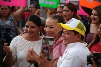 20230320. Tuxtla. Olga Luz Espinosa Morales recibe su constancia de inscripción al proceso electoral para buscar la candidatura de Chiapas por los partidos PAN PRD y PRI