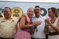 20230320. Tuxtla. Olga Luz Espinosa Morales recibe su constancia de inscripción al proceso electoral para buscar la candidatura de Chiapas por los partidos PAN PRD y PRI