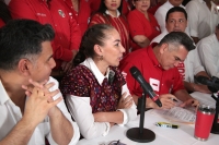 20240314. Tuxtla. Alejandro Moreno Cárdenas, dirigente nacional del PRI en conferencia de prensa acompaña a Olga Luz Espinoza Morales quien hoy recibe su nombramiento como candidata por la gubernatura de Chiapas