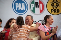 20230320. Tuxtla. Olga Luz Espinosa Morales recibe su constancia de inscripción al proceso electoral para buscar la candidatura de Chiapas por los partidos PAN PRD y PRI