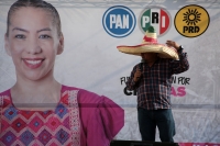 20230320. Tuxtla. Olga Luz Espinosa Morales recibe su constancia de inscripción al proceso electoral para buscar la candidatura de Chiapas por los partidos PAN PRD y PRI