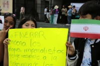 20261007. Tuxtla Estudiantes realizan una cadena humana bajo la lluvia para conmemorar el 7 de octubre del 2023 en Gaza.